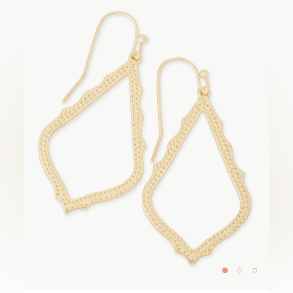 Sophia Drop earrings in Gold - Picture 2 of 8